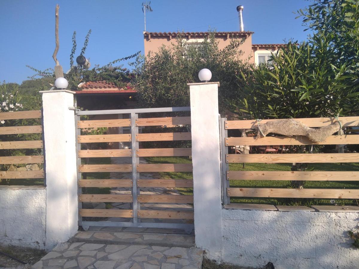 Apartmán Spiti Lou Notos Exteriér fotografie